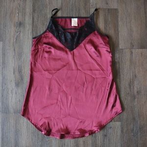 🔥 Sexy Red Satin Tank! 🔥